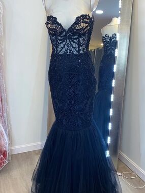 Tarik Ediz Navy Lace & Tulle Mermaid Prom Gown